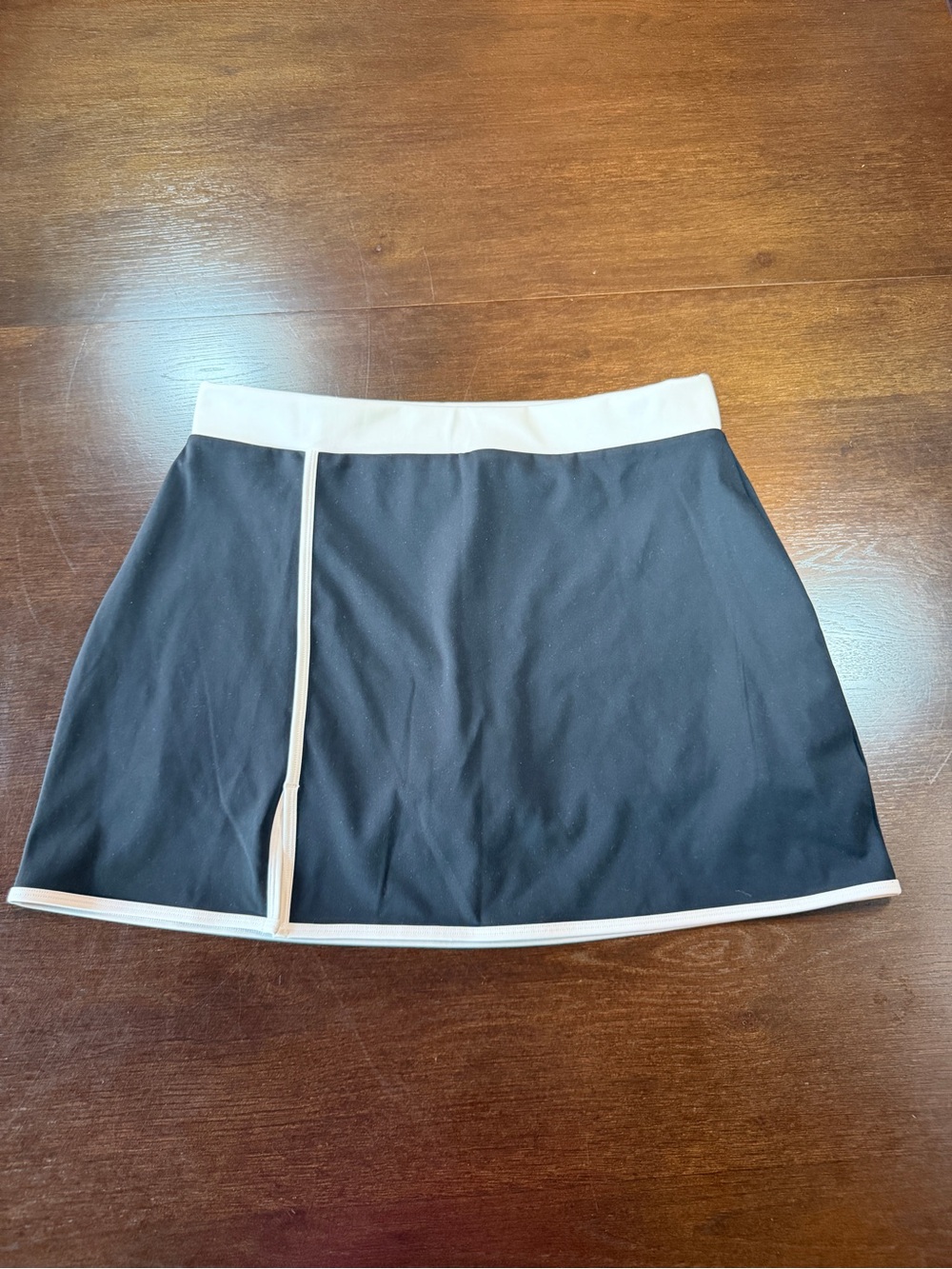 NWT GapFit Athletic Skort Women's L Black White Trim Tennis Activewear